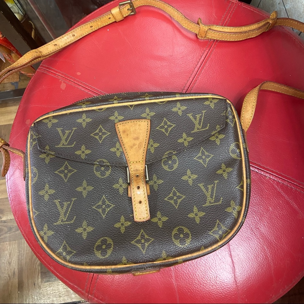 LV